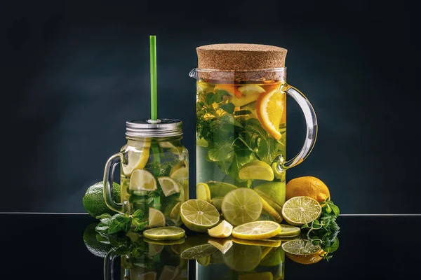 Lemonade with fresh lemons — Stock Photo, Image