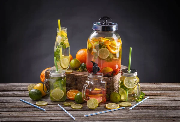 Canlandırıcı yaz içeceği buz