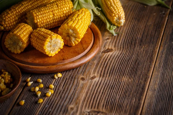 Солодкий варена кукурудза — стокове фото