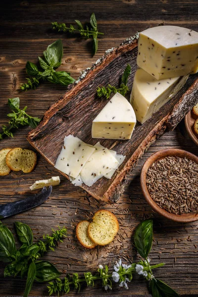 Kimyon tohumu ile peynir