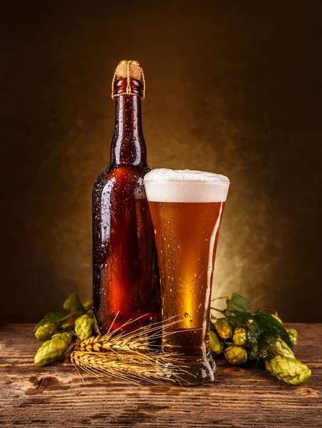 Birra schiumosa fresca — Foto Stock