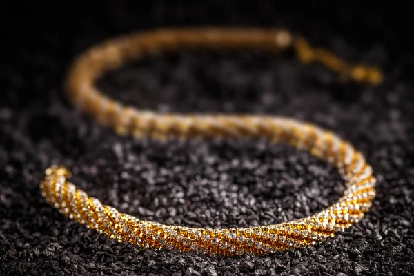 Goldplated kolye, yakın