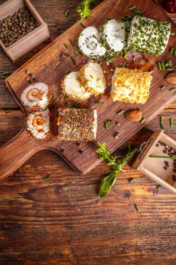 Süzme peynir çeşitli türleri