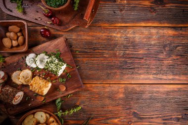 Süzme peynir renkli doldurma ile