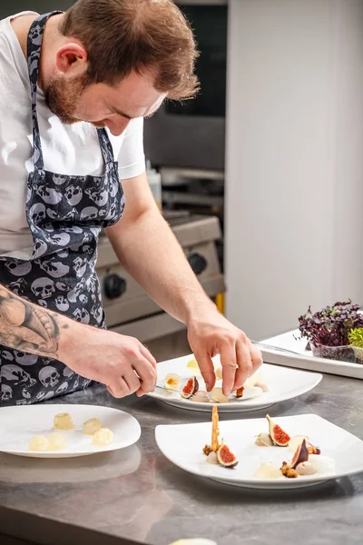 Chef ocupado en el trabajo — Foto de Stock