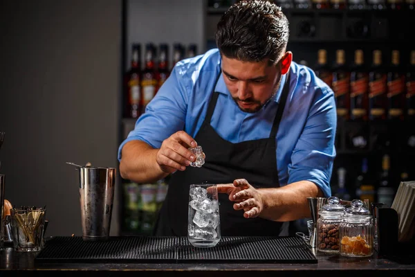 Bartender  is working — Stock Photo, Image
