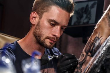 Profesyonel dövme artis