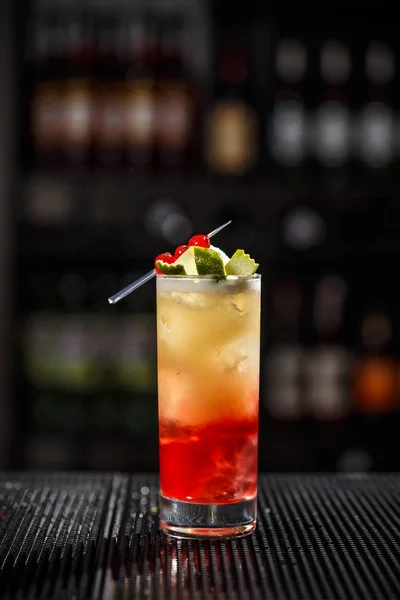 Savoureux cocktail alcoolisé — Photo