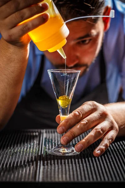 Bartender at work — Stock Photo, Image