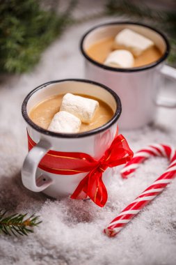 Şekerlemeli sıcak çikolata.