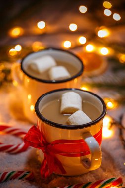 Bir fincan sıcak çikolata.