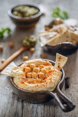 Kremsi ev yapımı humus
