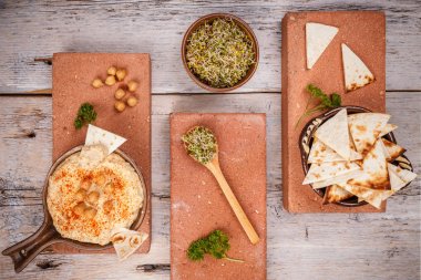 Humus pide ve Filiz ile servis