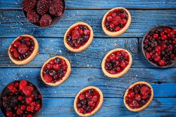 Deliciosos frutos de baga mini tortas — Fotografia de Stock