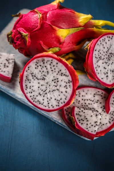 Verse rauwe dragon fruit — Stockfoto