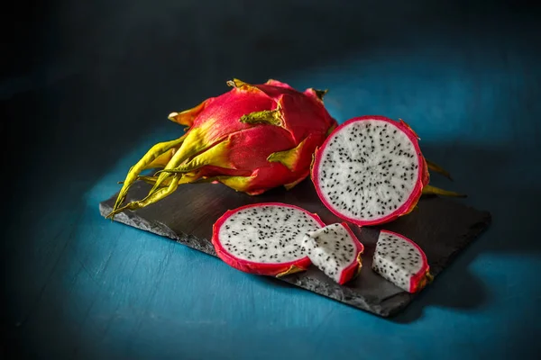 Raw organic dragon fruit — Stock Photo, Image