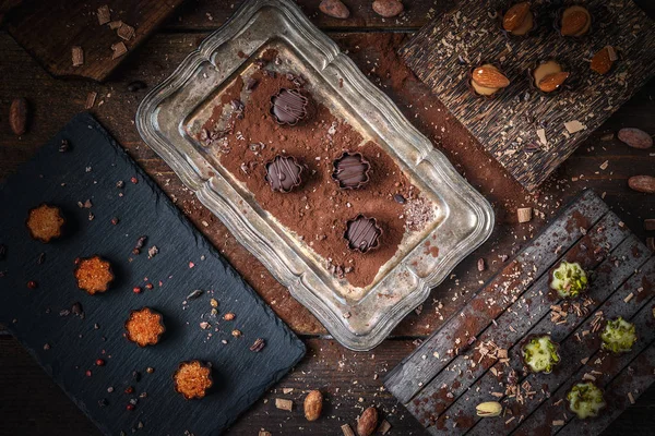 Pralinés de chocolate fino — Fotografia de Stock