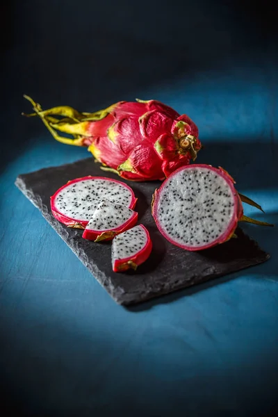 Fresh dragon fruit — Stock Photo, Image