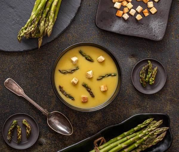 Sopa de espárragos cremosos — Foto de Stock