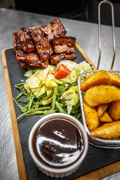 patates ile kavrulmuş et