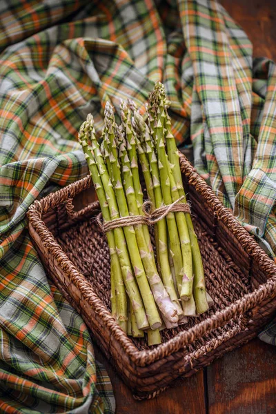 Ein Bund frischer Spargel — Stockfoto