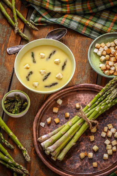 Sopa casera de crema de espárragos — Foto de Stock