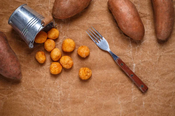 Słodkie ziemniaki puree i kulki serowe — Zdjęcie stockowe