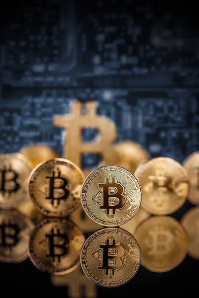Many gold bitcoins — Stock Photo, Image