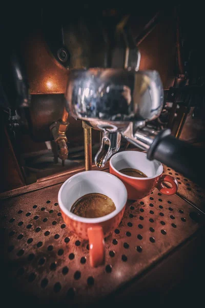 Brauen von zwei Espresso 's — Stockfoto