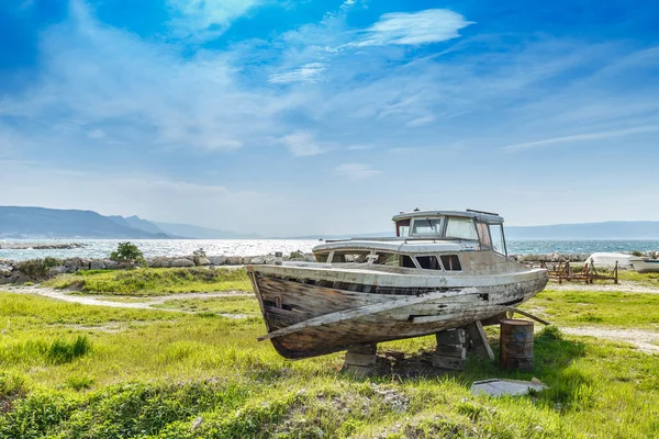 Een oude schipbreuk boot — Stockfoto