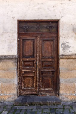ahşap kapı kapalı