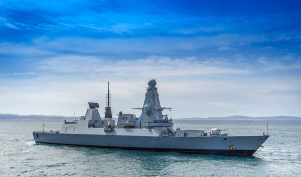SPLIT, CROATIA - 10 апреля 2018 года: HMS Duncan (D37
) 