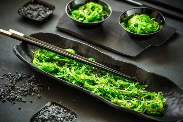 Taze deniz yosunu salata — Stok fotoğraf