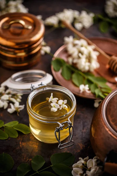 Acacia honey in jar — Stock Photo, Image