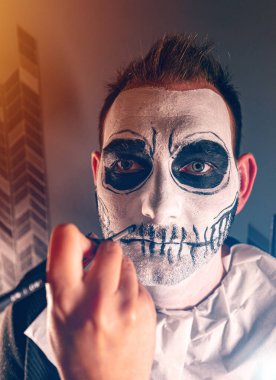 Erkek cadılar bayramı Cosplayer 'ı portresi 