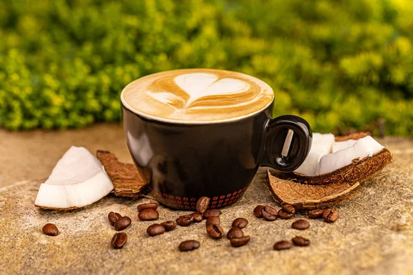 Xícara de café de coco saboroso — Fotografia de Stock