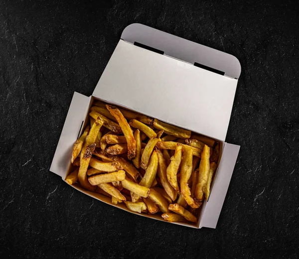 Французька картопля в папір коробки — стокове фото