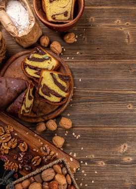 Brioche usulü, cevizli tatlı ekmek.