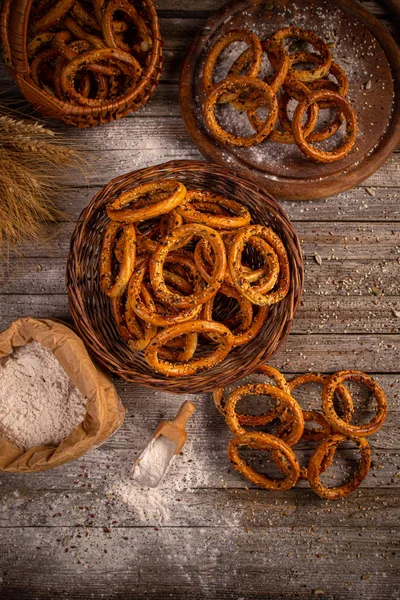 Pretzels pile dans le panier — Photo