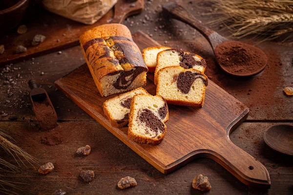 Pan Mármol Con Cacao Sobre Tabla Madera —  Fotos de Stock