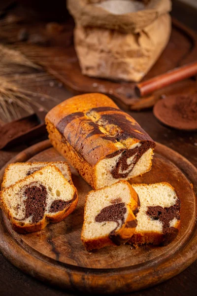 Мармуровий Хлібний Торт Темній Дерев Яній Дошці — стокове фото
