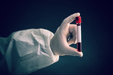 Doktor ya da bilim adamı eli