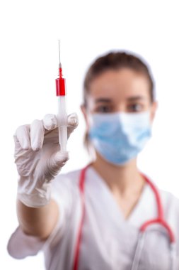 Maskeli kız hemşire.