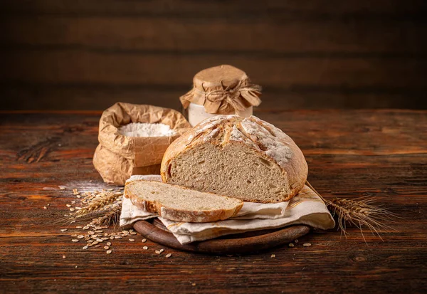 新鲜酸面团面包 — 图库照片