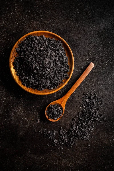 Чорний кристалів солі — стокове фото