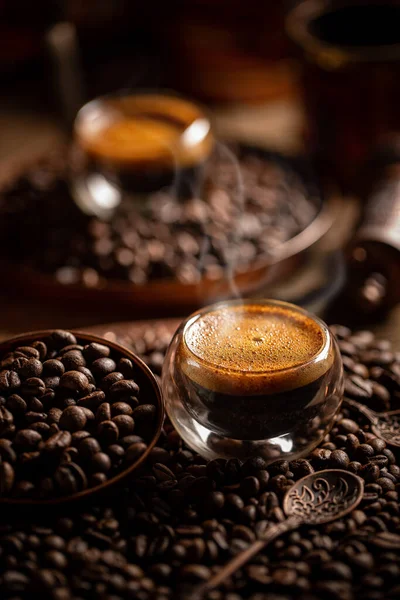 Espresso ve skleněném šálku — Stock fotografie