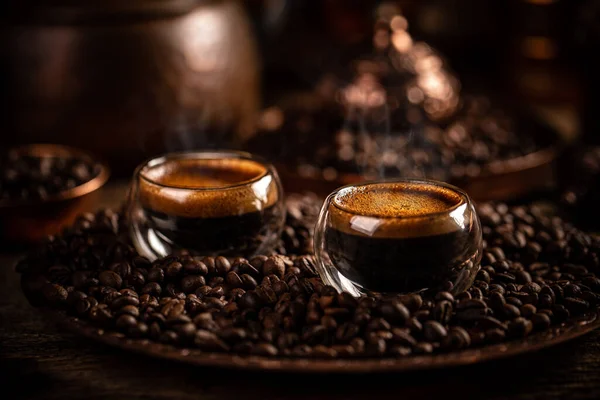 Espresso in doppelwandigen Glasbechern — Stockfoto