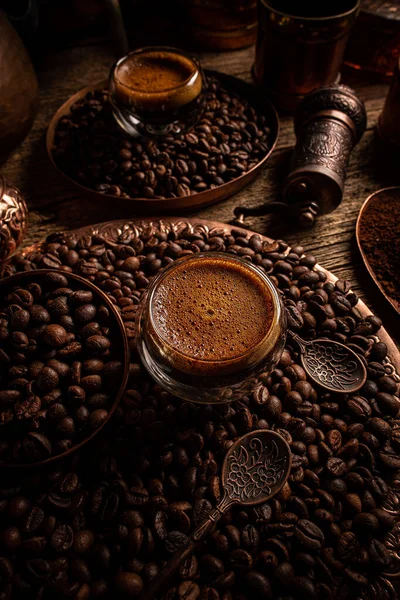 Skleněný šálek s kávou espresso — Stock fotografie