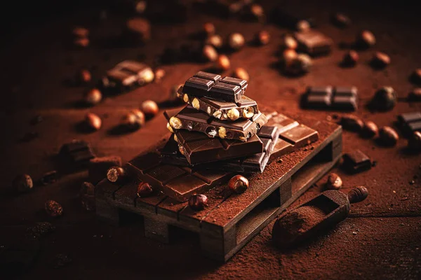 Torre barretta di cioccolato nero nocciola — Foto Stock