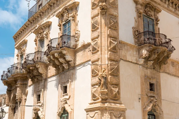 Eski barok saray Sicilya'da görüldü